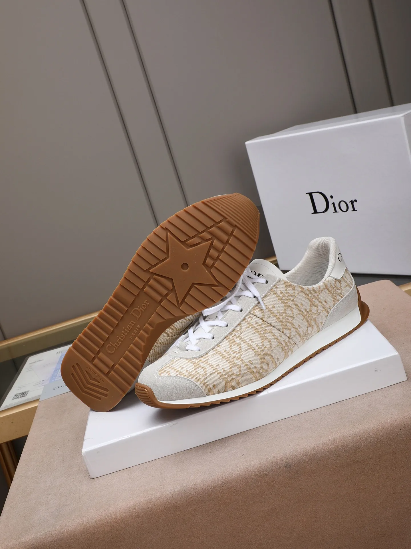 Men's shoes💰440 Dior【Dior】😘😘High-end series of casual men's shoes, simple and elegant👍👍👍The upper is made of first-layer genuine leather spliced ​​with Dior's special material [sun][sun]; imported first-layer sheepskin lining; special outsole, wear-resistant, lightweight, the overall design is harmonious and unified without lacking personality 👣🌟✨You deserve it! Multiple colors to choose from! 😍Size 38～44. (45 custom-made) The picture above is a big seller🔥🔥🔥